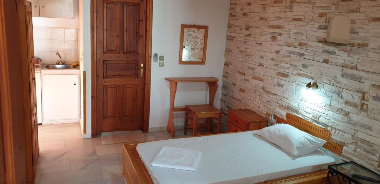 Evi Studios & Apartments Naxos City ภายนอก รูปภาพ